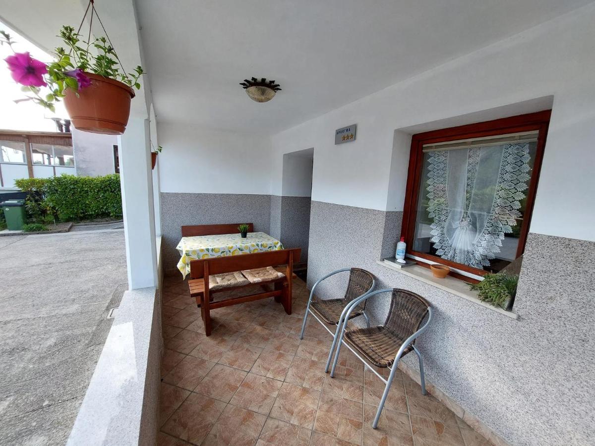 Apartments Denis Tolmin Bagian luar foto