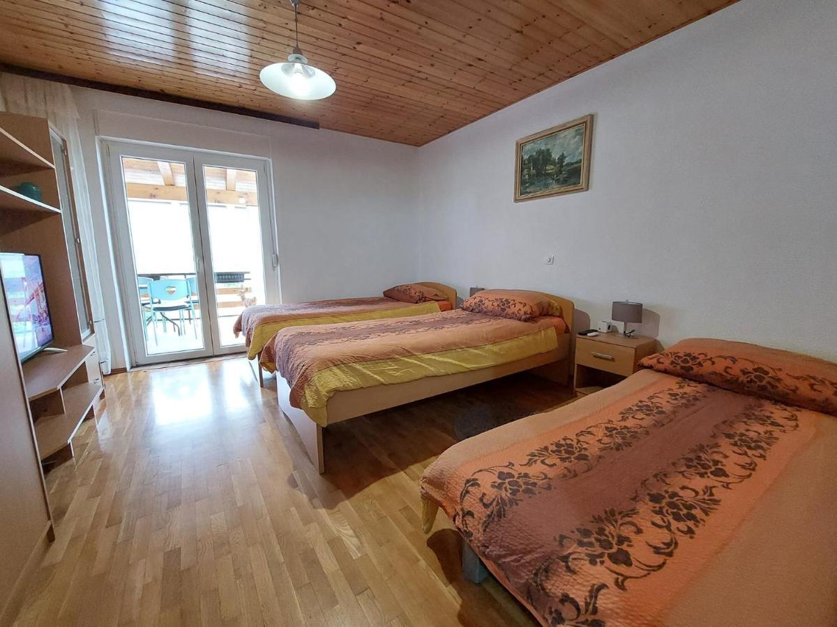 Apartments Denis Tolmin Bagian luar foto