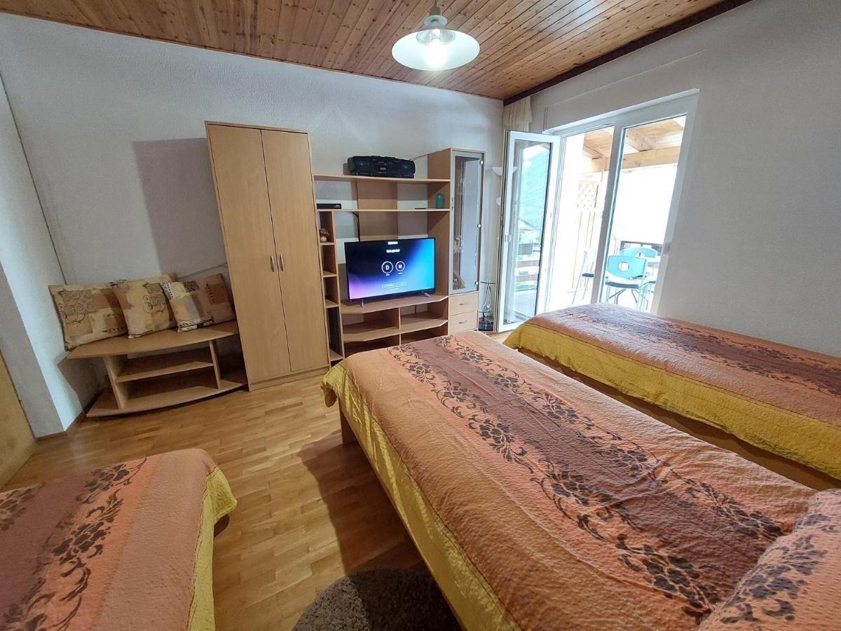 Apartments Denis Tolmin Bagian luar foto