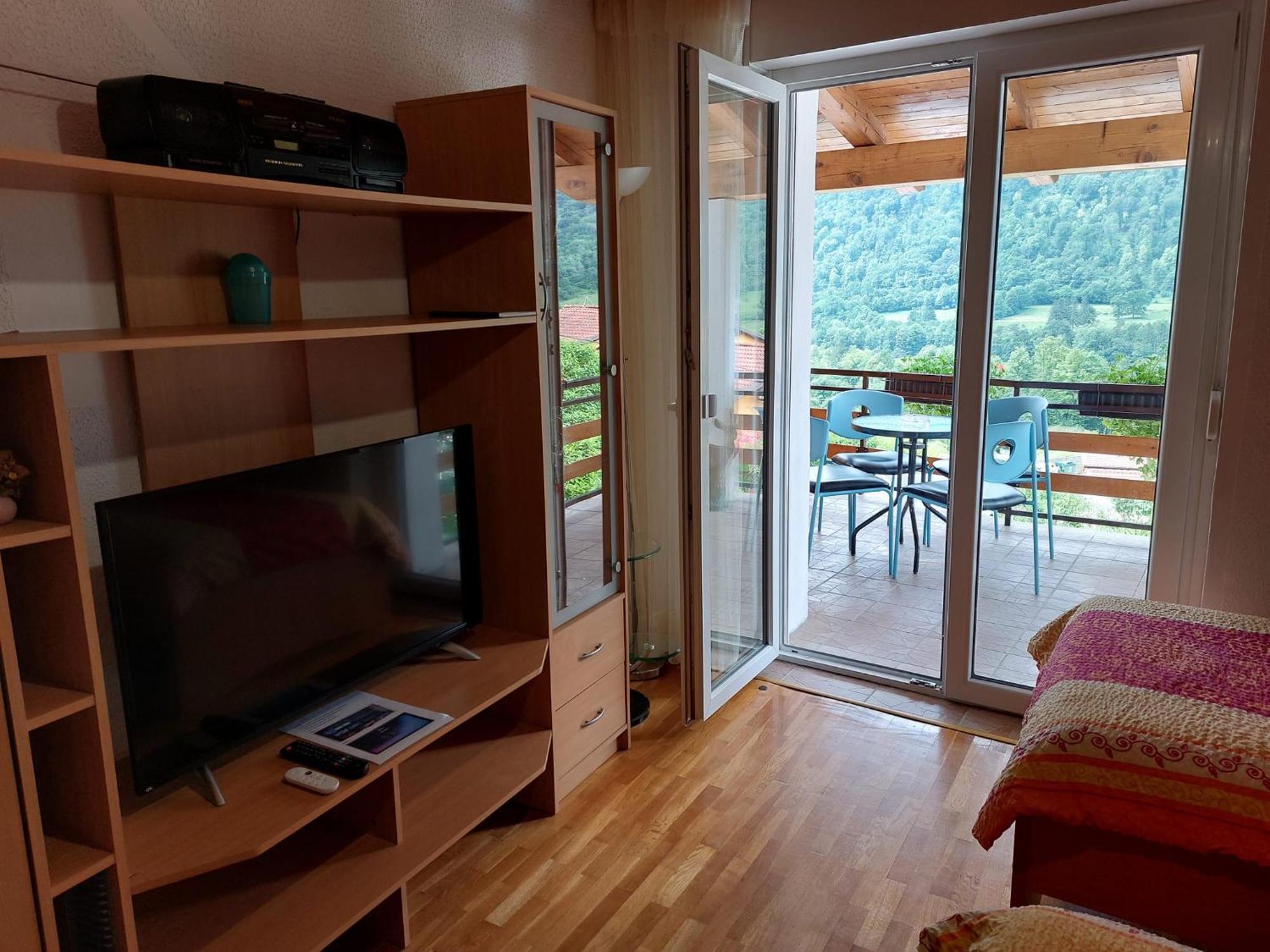 Apartments Denis Tolmin Bagian luar foto