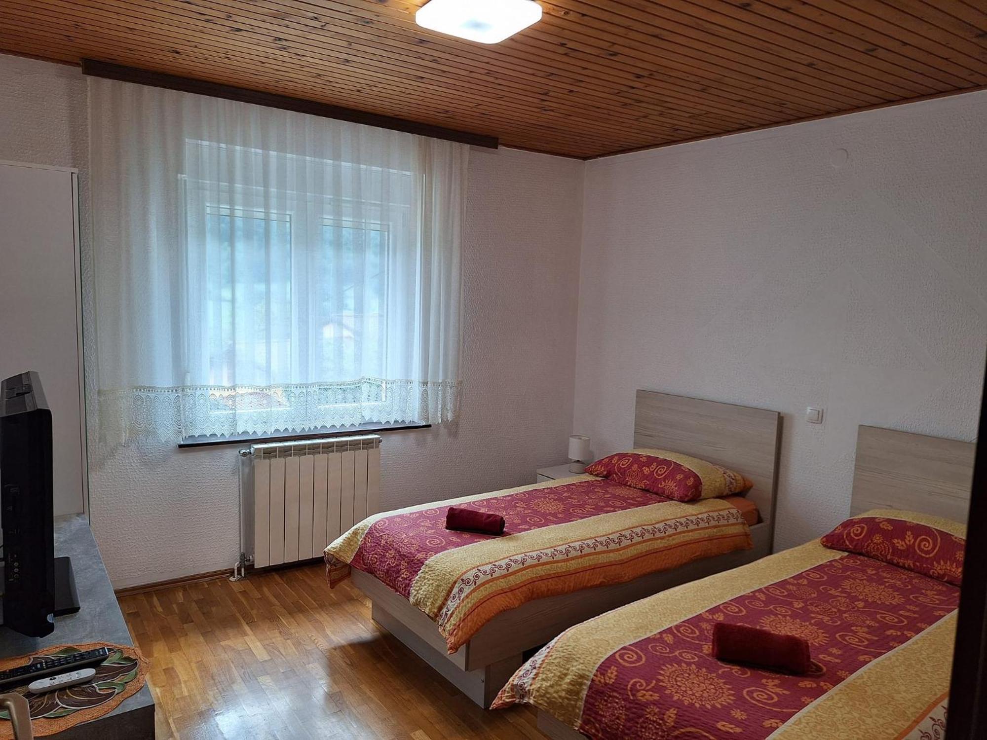 Apartments Denis Tolmin Bagian luar foto