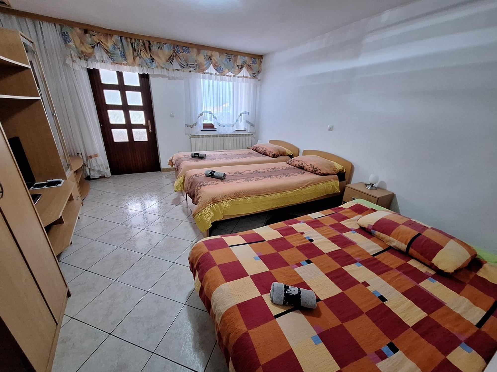 Apartments Denis Tolmin Bagian luar foto